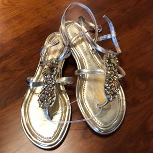 NWOT Antonio Melani Gold Sandals 8M